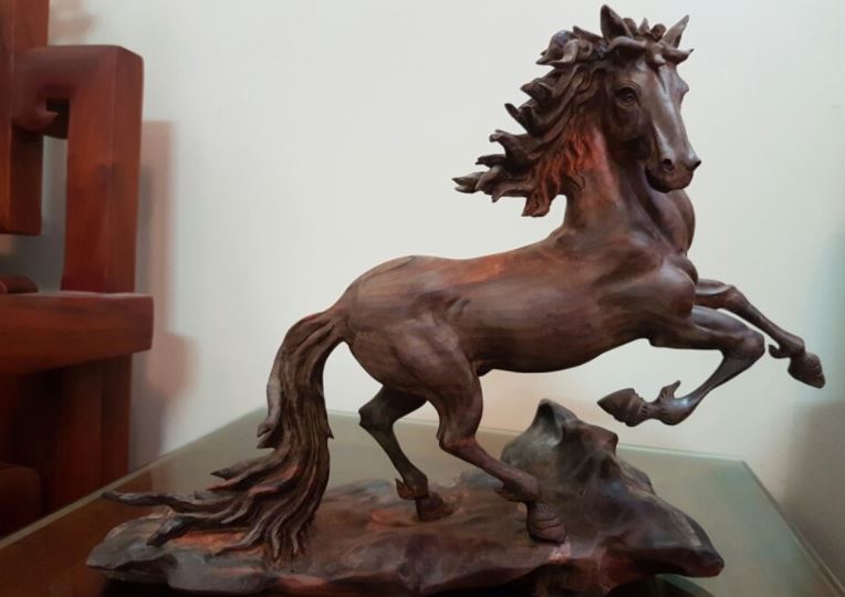 Tượng ngựa gỗ phong thủy